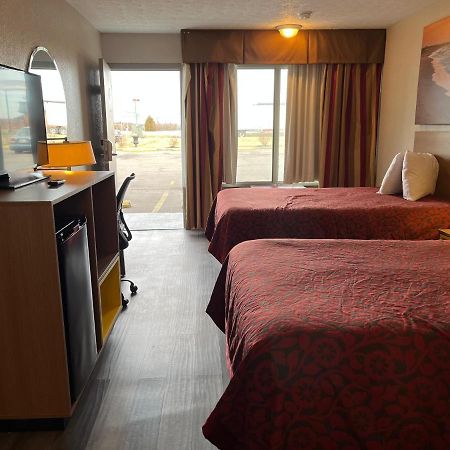 Days Inn & Suites By Wyndham Dayton North Bagian luar foto