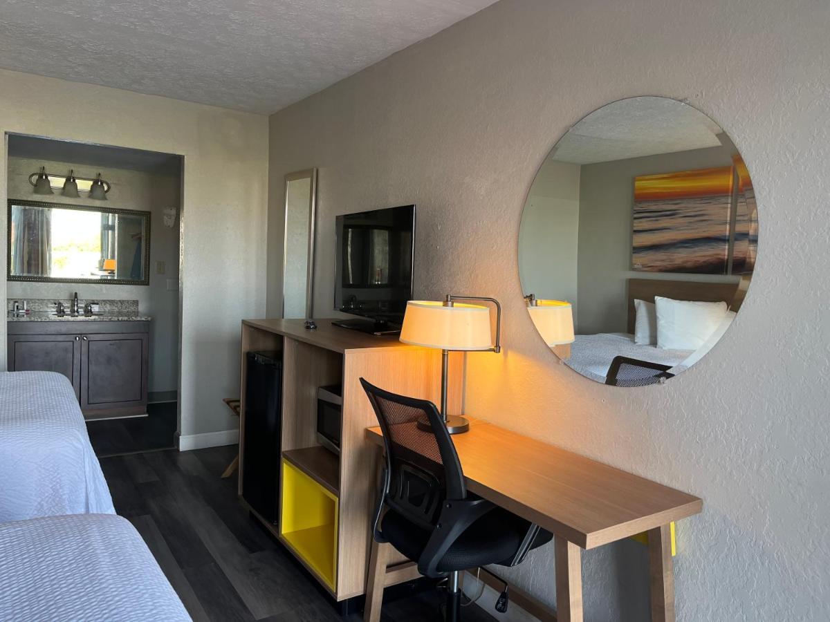 Days Inn & Suites By Wyndham Dayton North Bagian luar foto